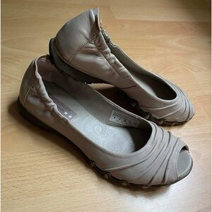 Skechers shoes - Size 8